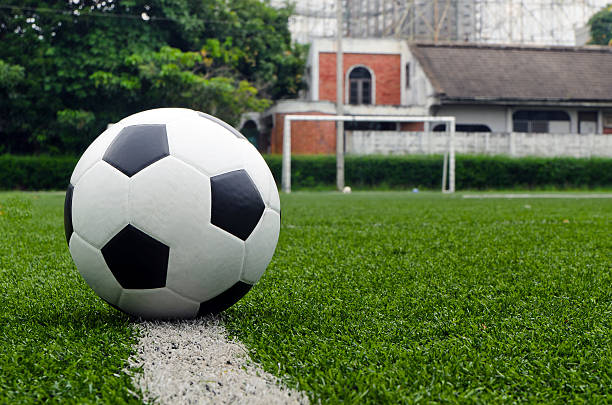 membuat garis lapangan sepak bola